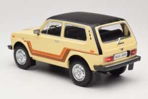Lada Niva 2121 California Beige MCG 1:18 MCG18004 Metal - imagen 5 de 6