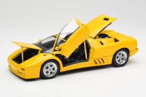 Lamborghini Diablo Roadster Amarillo AUTOart 1:18 70092 Metal - imagen 2 de 8