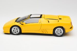 Lamborghini Diablo Roadster Amarillo AUTOart 1:18 70092 Metal - imagen 4 de 8