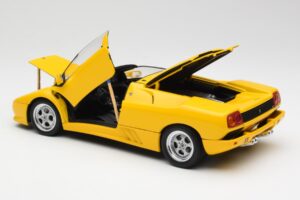 Lamborghini Diablo Roadster Amarillo AUTOart 1:18 70092 Metal - imagen 5 de 8