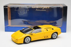 Lamborghini Diablo Roadster Amarillo AUTOart 1:18 70092 Metal - imagen 8 de 8