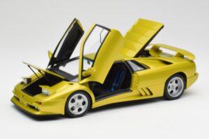 Lamborghini Diablo SE30 Anniversary Edition Amarillo Spyder AUTOart 1:18 79157 Metal - imagen 2 de 8