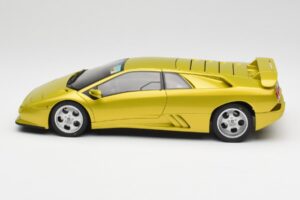 Lamborghini Diablo SE30 Anniversary Edition Amarillo Spyder AUTOart 1:18 79157 Metal - imagen 4 de 8