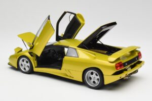 Lamborghini Diablo SE30 Anniversary Edition Amarillo Spyder AUTOart 1:18 79157 Metal - imagen 5 de 8