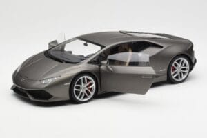 Lamborghini Huracan LP610-4 Gris AUTOart 1:18 74606 Compuesto - imagen 2 de 8