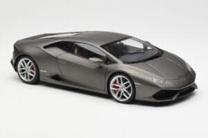 Lamborghini Huracan LP610-4 Gris AUTOart 1:18 74606 Compuesto - imagen 6 de 8