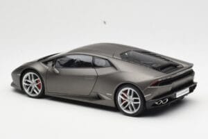 Lamborghini Huracan LP610-4 Gris AUTOart 1:18 74606 Compuesto - imagen 7 de 8