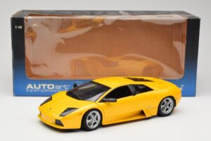 Lamborghini Murcielago LP640 Giallo Orion AUTOart 1:18 74511 Metal - imagen 8 de 8