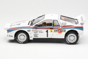 Lancia 037 Martini #1 W. Rohrl / C. Geistdorfer Winner Rally Monte Carlo 1983 Version Noche Kyosho 1:18 08306A Metal - imagen 4 de 8