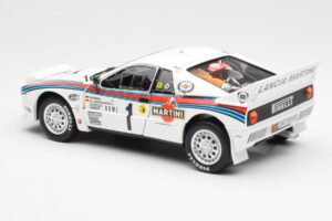 Lancia 037 Martini #1 W. Rohrl / C. Geistdorfer Winner Rally Monte Carlo 1983 Version Noche Kyosho 1:18 08306A Metal - imagen 7 de 8