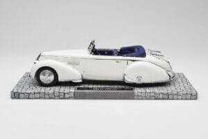 Lancia Astura Tipo 233 Corto Blanco Minichamps 1:18 107125330 Resina - imagen 3 de 6
