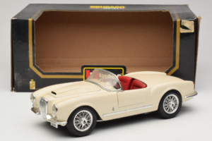 Lancia Aurelia B24 Spider Beige Bburago 1:18 3010-M2 Metal - imagen 8 de 8