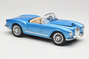 Lancia Aurelia B24 Spider Azul Bburago 1:18 3010-M1 Metal - imagen 6 de 8