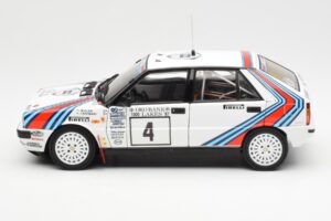 Lancia Delta HF 4WD #4 M. Alen / I. Kivimaki Martini Rally 1000 Lakes 1987 Kyosho 1:18 08960B Metal - imagen 4 de 8