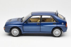 Lancia Delta HF Integrale Evo II Azul Kyosho 1:18 08341BL Metal - imagen 4 de 8