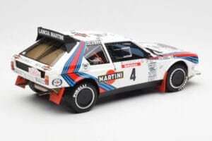 Lancia Delta S4 Martini #4 H. Toivonen / S. Cresto Rally Tour de Corse 1986 AUTOart 1:18 88620 Metal - imagen 3 de 8
