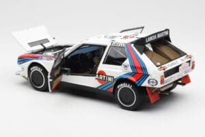 Lancia Delta S4 Martini #4 H. Toivonen / S. Cresto Rally Tour de Corse 1986 AUTOart 1:18 88620 Metal - imagen 5 de 8