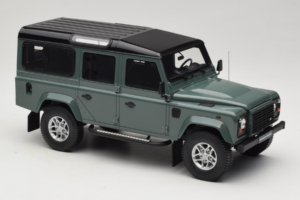Land Rover Defender Station Wagon Keswick Green GT Spirit 1:18 GT527 Resina - imagen 4 de 6