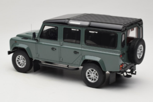 Land Rover Defender Station Wagon Keswick Green GT Spirit 1:18 GT527 Resina - imagen 5 de 6