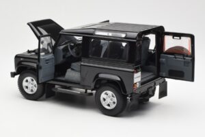 Land Rover Defender 90 Santorini Negro Metalizado Kyosho 1:18 08901BK Metal - imagen 5 de 8