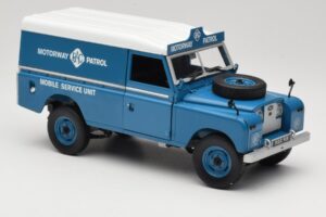 Land Rover Series III 109 Soft Top Motorway Patrol Azul Eagles Race 1:18 4403 Metal - imagen 6 de 8