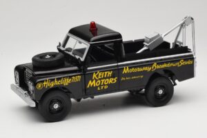 Land Rover Series III Vehículo de Recuperación Negro Universal Hobbies 1:18 4411 Metal