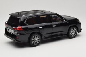Lexus LX570 J200 Negro LCD 1:18 LCD18010-BL Metal - imagen 3 de 8