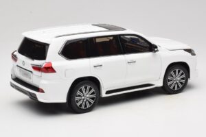 Lexus LX570 J200 Blanco LCD 1:18 LCD18010-WH Metal - imagen 3 de 8