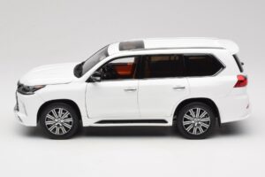 Lexus LX570 J200 Blanco LCD 1:18 LCD18010-WH Metal - imagen 4 de 8