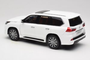 Lexus LX570 J200 Blanco LCD 1:18 LCD18010-WH Metal - imagen 7 de 8
