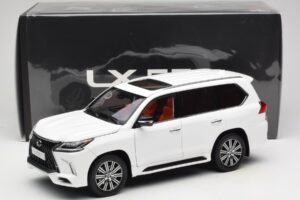 Lexus LX570 J200 Blanco LCD 1:18 LCD18010-WH Metal - imagen 8 de 8