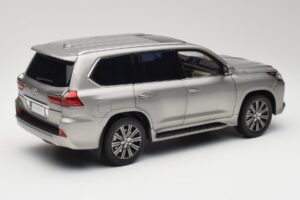 Lexus LX570 Sonic Titanio Kyosho 1:18 08955T Metal - imagen 3 de 8