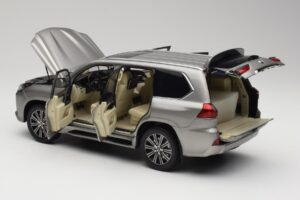 Lexus LX570 Sonic Titanio Kyosho 1:18 08955T Metal - imagen 5 de 8