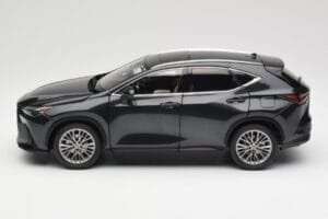 Lexus NX450h+ AZ20 Negro Kyosho 1:18 08968GBK Resina - imagen 4 de 8