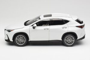 Lexus NX450h+ AZ20 Blanco Kyosho 1:18 08968Q Resina - imagen 4 de 8