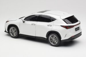 Lexus NX450h+ AZ20 Blanco Kyosho 1:18 08968Q Resina - imagen 7 de 8
