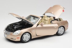 Lexus SC430 Beige Maisto 1:18 31629 Metal - imagen 2 de 8