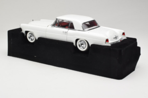 Lincoln Continental Mark II Blanco Road Signature 1:18 20078-P1 Metal - imagen 5 de 6