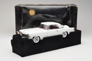 Lincoln Continental Mark II Blanco Road Signature 1:18 20078-P1 Metal - imagen 6 de 6