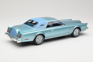 Lincoln Continental Mark V Blue Metallic MCG 1:18 MCG18369 Metal - imagen 2 de 6