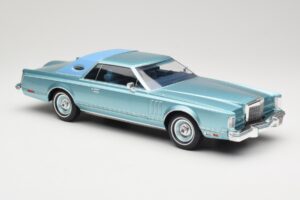 Lincoln Continental Mark V Blue Metallic MCG 1:18 MCG18369 Metal - imagen 4 de 6