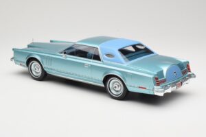 Lincoln Continental Mark V Blue Metallic MCG 1:18 MCG18369 Metal - imagen 5 de 6