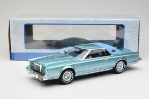 Lincoln Continental Mark V Blue Metallic MCG 1:18 MCG18369 Metal - imagen 6 de 6