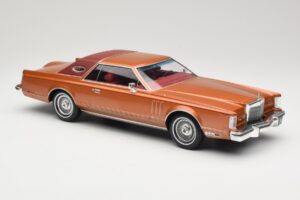 Lincoln Continental Mark V Crystal Apricot Metallic MCG 1:18 MCG18370 Metal - imagen 4 de 6