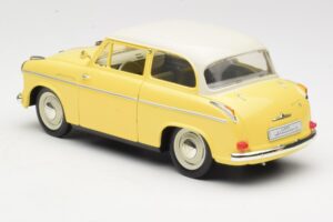 Lloyd Alexander TS Amarillo Revell 1:18 08958 Metal - imagen 7 de 8