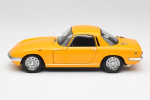 Lotus Elan S/E Racing Amarillo AUTOart 1:18 75352 Metal - imagen 4 de 8