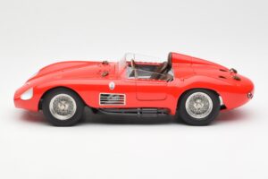 Maserati 300S Rojo CMC 1:18 M-105 Metal - imagen 3 de 6