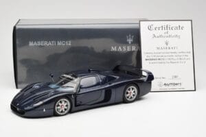 Maserati MC12 Road Car Azul Metallic AUTOart 1:18 75802 Metal - imagen 8 de 8