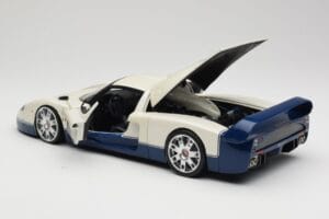 Maserati MC12 Blanco Azul Hot Wheels 1:18 G7158 Metal - imagen 5 de 8