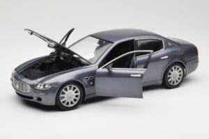 Maserati Quattroporte Blue Metallic Hot Wheels 1:18 B7003 Metal - imagen 2 de 8